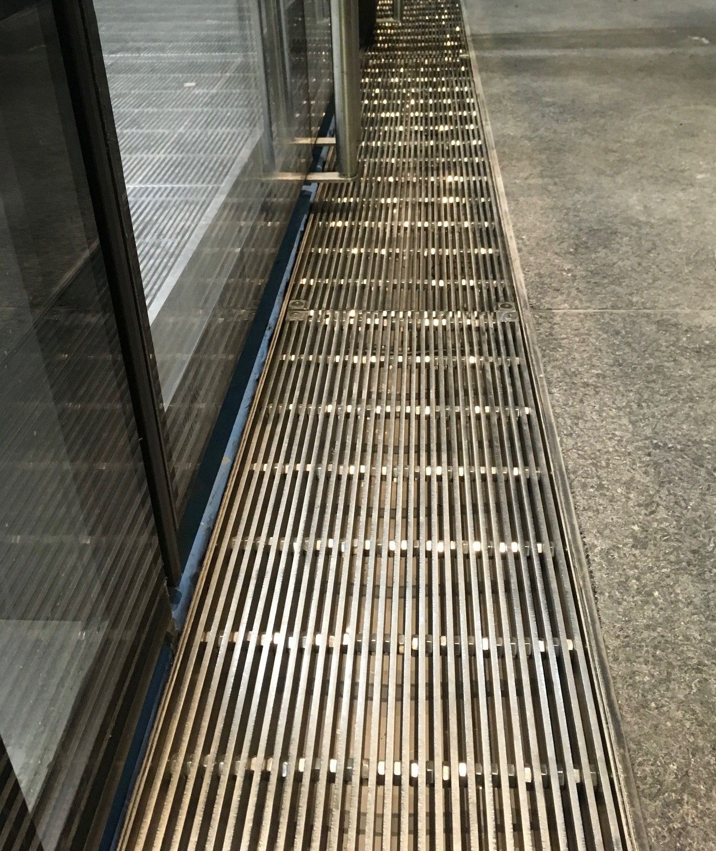 Découpe de grille d'égouttement